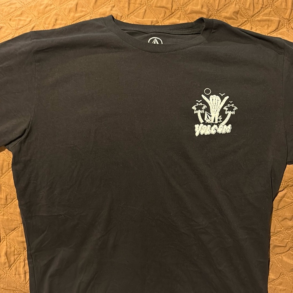 Volcom black t shirt large